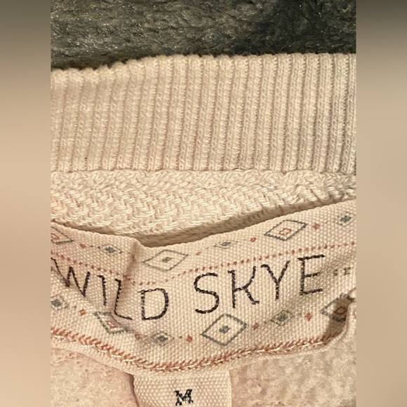 Wild Skye Sweatshirt Size Medium - Picture 2 of 4